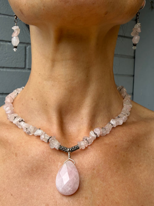 ROSE QUARTZ NECKLACE & EARRINGS SET